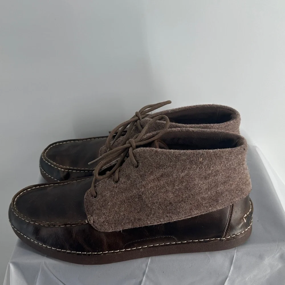 UGG Kaldwell Men's Brown Leather Tan Wool Moc Toe Chukka Ankle Boot Vibram sole